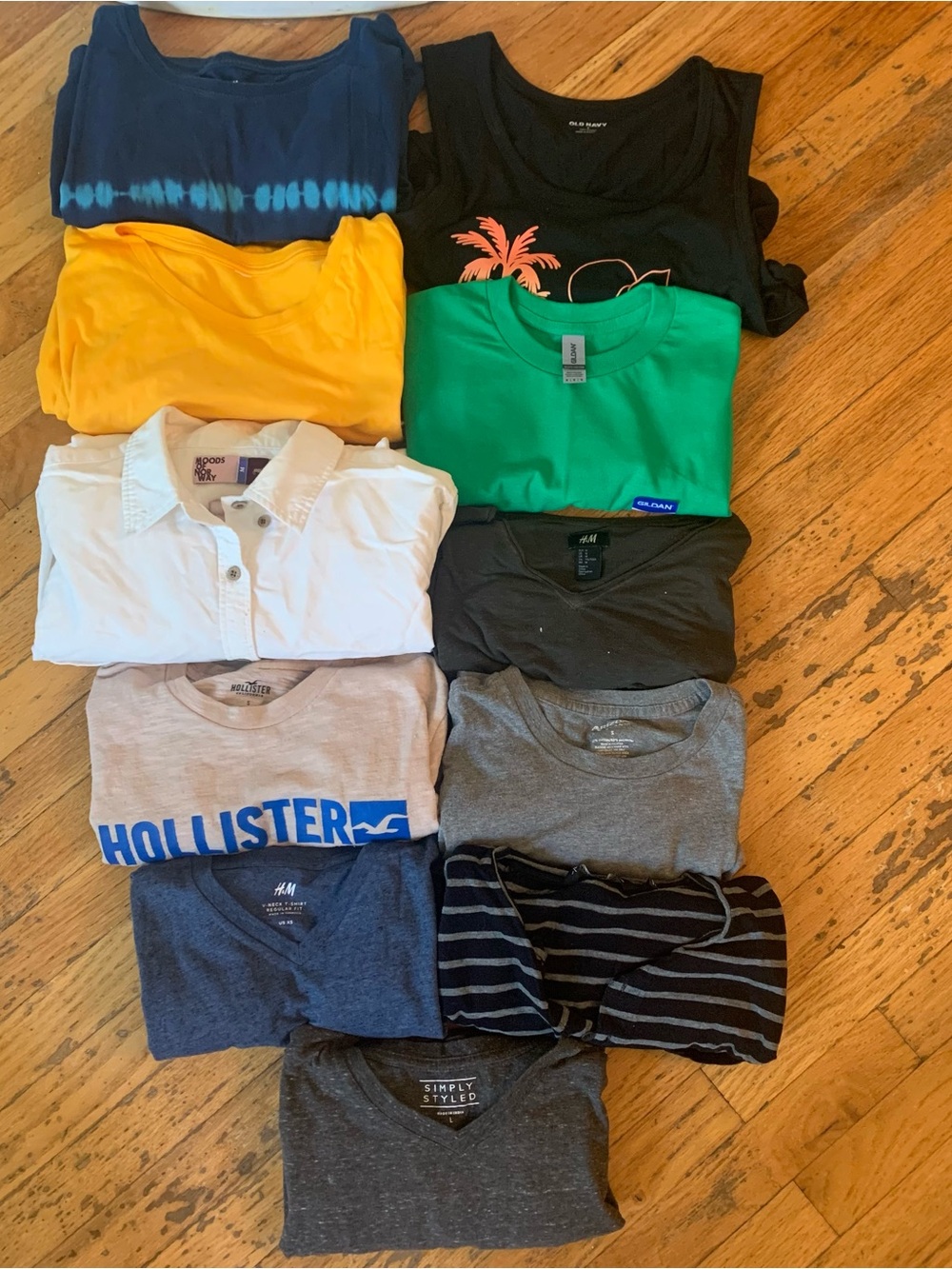 Bundle of 10 men’s shirts ranging from sizes small-Large (but mostly small shirt